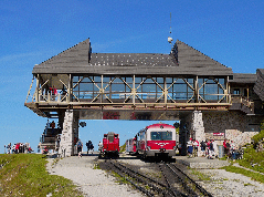 a_k-002a__Schafbergbahn_Bergstation_Schafbergspitze_Lok_Z_14_und_Triebwagen_51_am_15.08