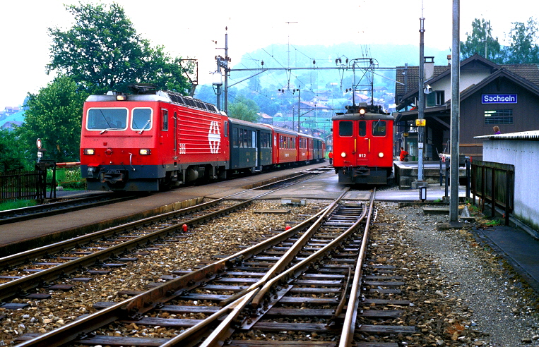 -005 Brnigb. HGe 4.4 & Deh 4.6 am 03.07.1989 Bf. Sachseln  foto klaus kamplemann