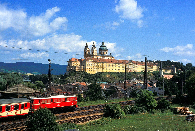 k-0016 BR 1018 vor dem Kloster Melk 23.07.1987 foto herbert rubarth