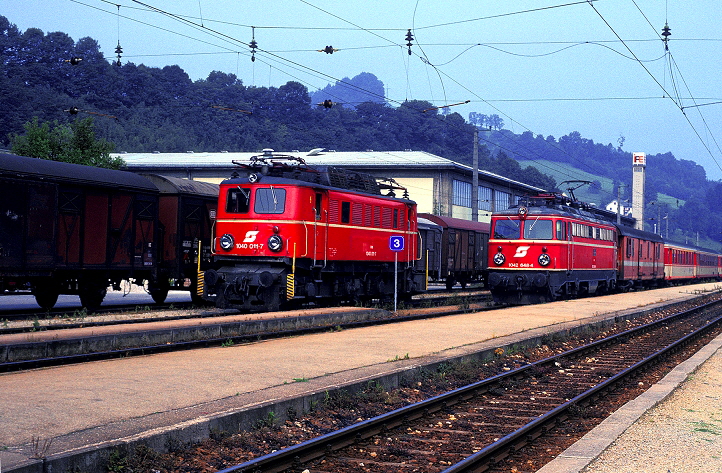 k-001a  Bf. Waidhofen a. d. Ybbs 1040 011 & 1042.648 am 30.07.1990 foto herbert rubarth