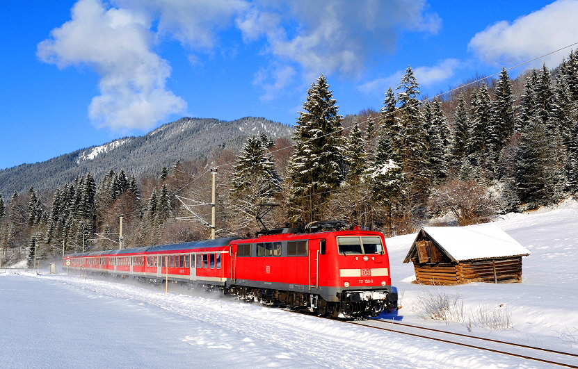 k-002 DB 111 059-0 bei Klais Ri. Mittenwald 05.01.2011 hr