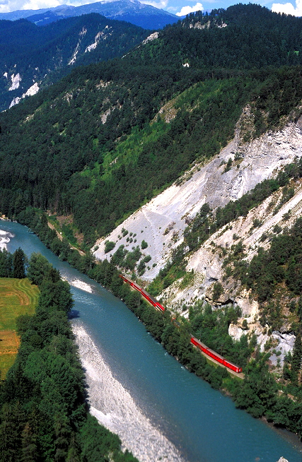 k-002 RhB Rheinschlucht bei Trin 31.07.2000 hr1