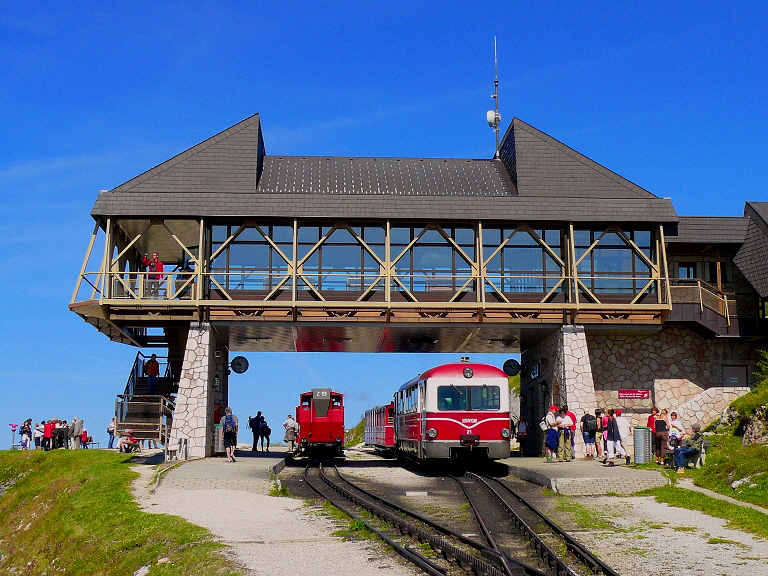 k-002a  Schafbergbahn Bergstation Schafbergspitze Lok Z 14 und Triebwagen 51 am 15.08.2009 foto herbert rubarth