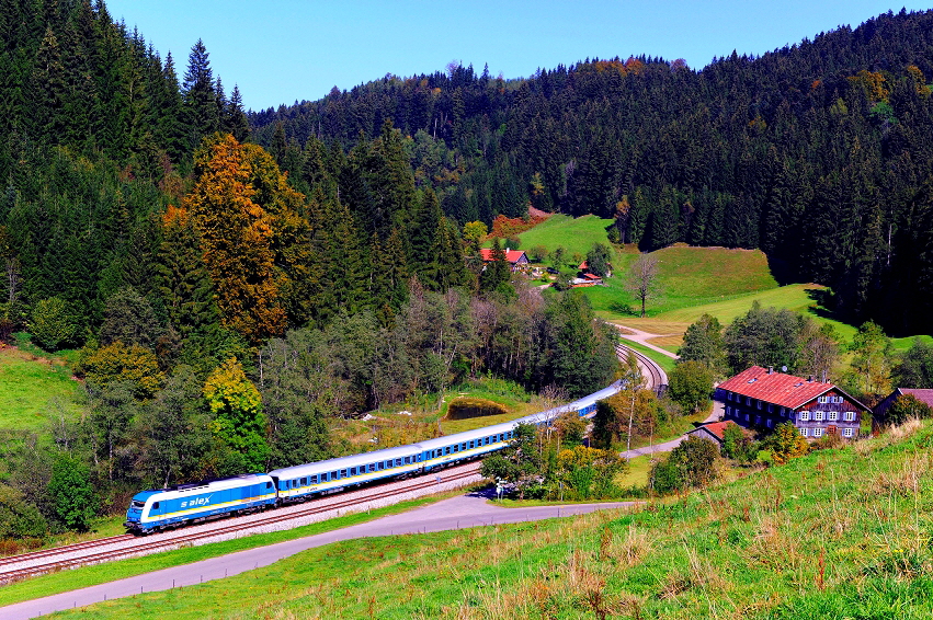 k-004 Allg�ubahn ALEX Zug bei der Wei�enbachm�hle nahe Oberstaufen 28.09.2011 hr