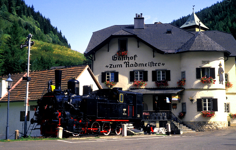 k-004 Erzbergbahn BR 97.217 Denkmal in Vordernberg 27.07.1998 foto herbert rubarth