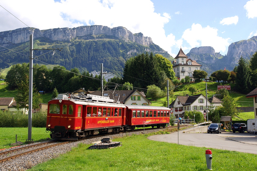 k-005. Triebwagen Nr. 30 und Buffetw. Nr. 10 der AB bei Weissbad am 26.08.2012 Dr. M. Strssle 014