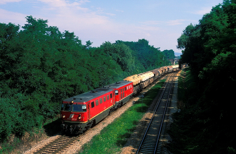 k-005 BR 2050.017 & 018 Ausfahrt Marchegg 08.08.1999 hr