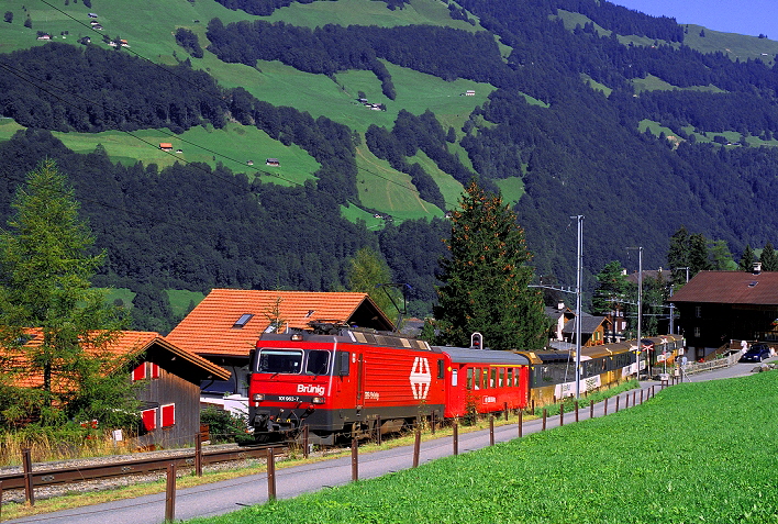 k-006 SBB Brnigbahn 16.08.2004 Ausfahrt Lungern foto herbert rubarth