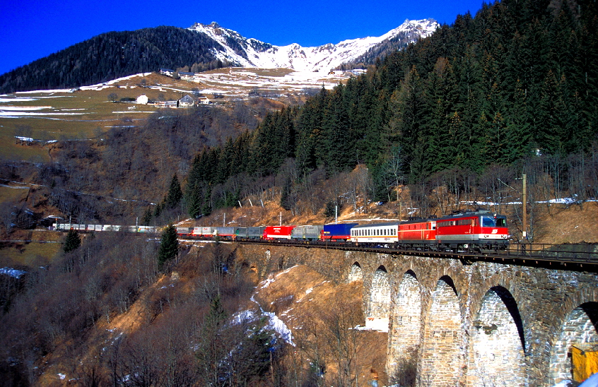 k-006 Tauernbahn 1042.634 & 1044 Waldmanngraben Viadukt 17.02.1998 foto ing. christoph posch s. hr