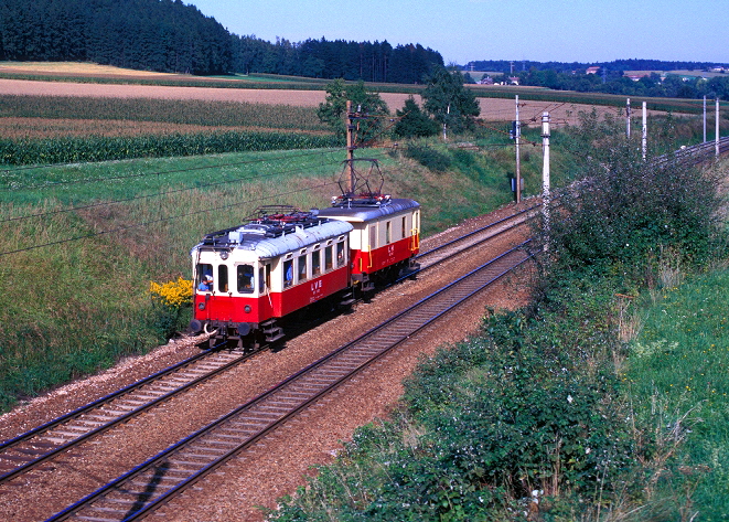 k-013 ET 24.102 & EGL 25.052 bei Neukirchen b. Lambach 28.06.1986 foto gustav stehno