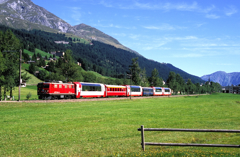 k-014 Glacier Express mit Ge 4.4 I. am 26.08.2010 bei Davos- Islen foto herbert rubarth