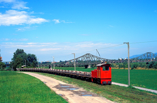 k-019 IRR bei Widnau nach �berquerung der Rheinbr�cke 19.08.2006 Foto