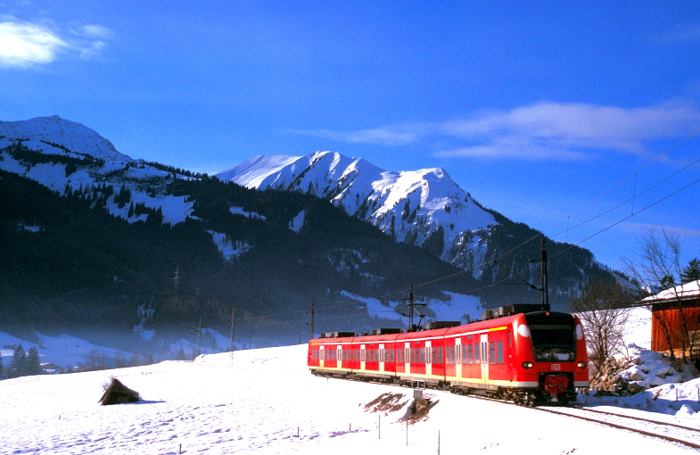 k-102 Auerfernbahn ET 435 bei Lermoos Ri. Garmisch- Partenkirchen 04.01.2009 foto herbert rubarth