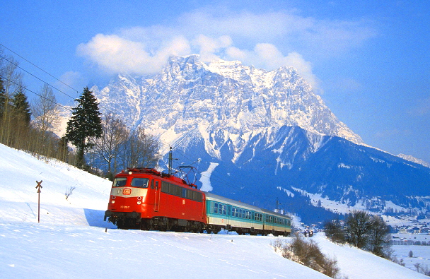 k-205 Auerfernbahn bei Lermoos Zugspitzwand Foto. J. Schmoll