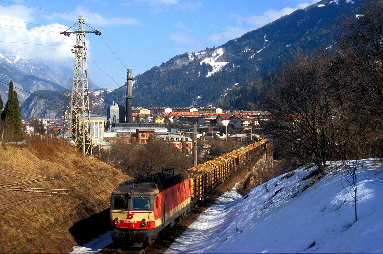 k-AB031 BR1044.117-8 Innbrcke bei Landeck 23.02.2006 foto herbert rubarth