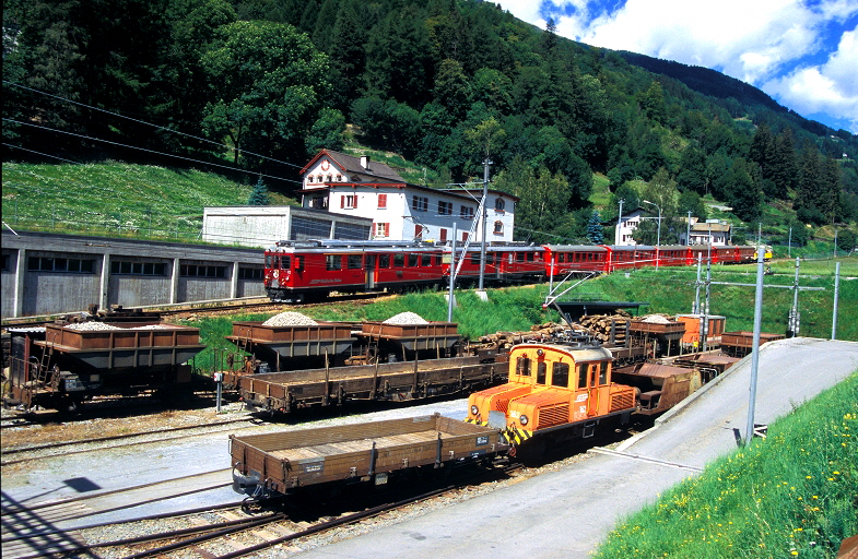 k-BB018 Einfahrt Poschiavo 13.08.2004 hr