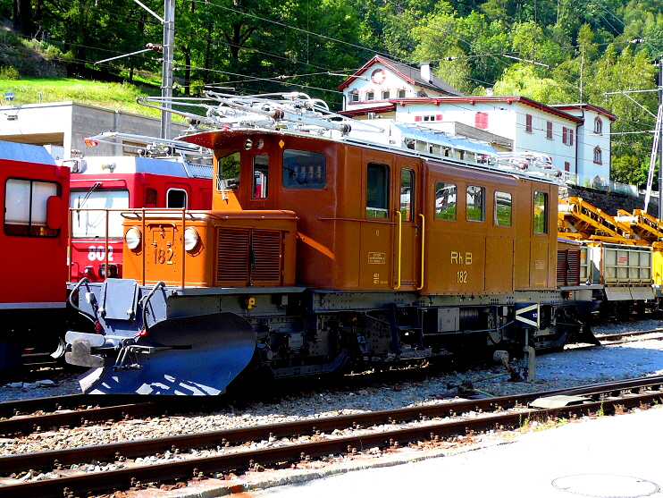 k-003 RhB Berninabahn Krokodil No. 182 am 22.08.2010 in Poschiavo foto herbert rubarth