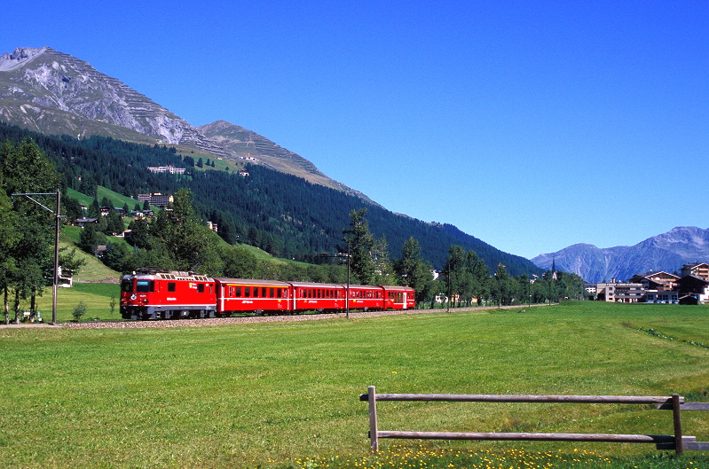 k-015 Regionalzug mit Ge 4.4 II. am 26.08.2010 foto herbert rubarth