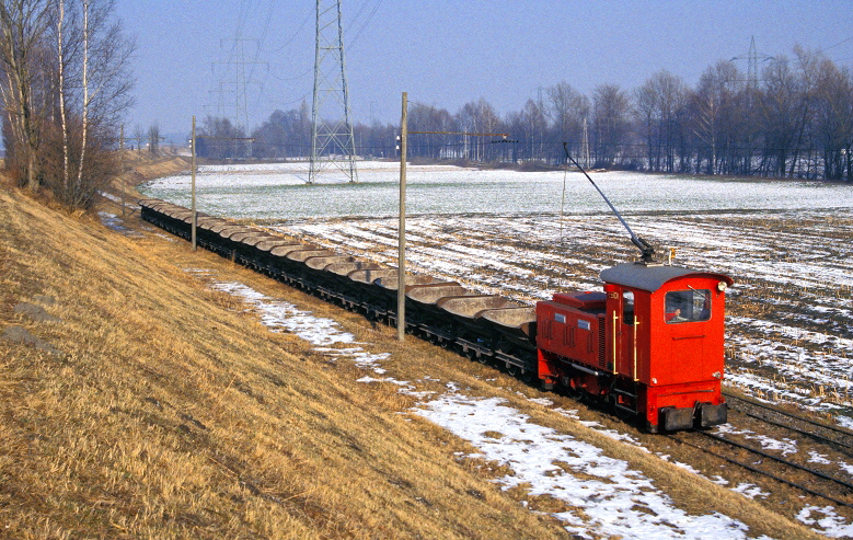 k-114. ID15. Lok vor der Straenquerung b. Lustenau 04.02.1998 rk 